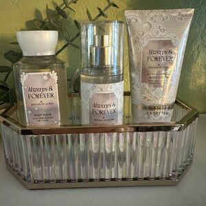 NEW BBW BEAUTIFUL ETCHED GLASS GOLD TRIM MIRRORED VANITY W/3 PC BODY CARE